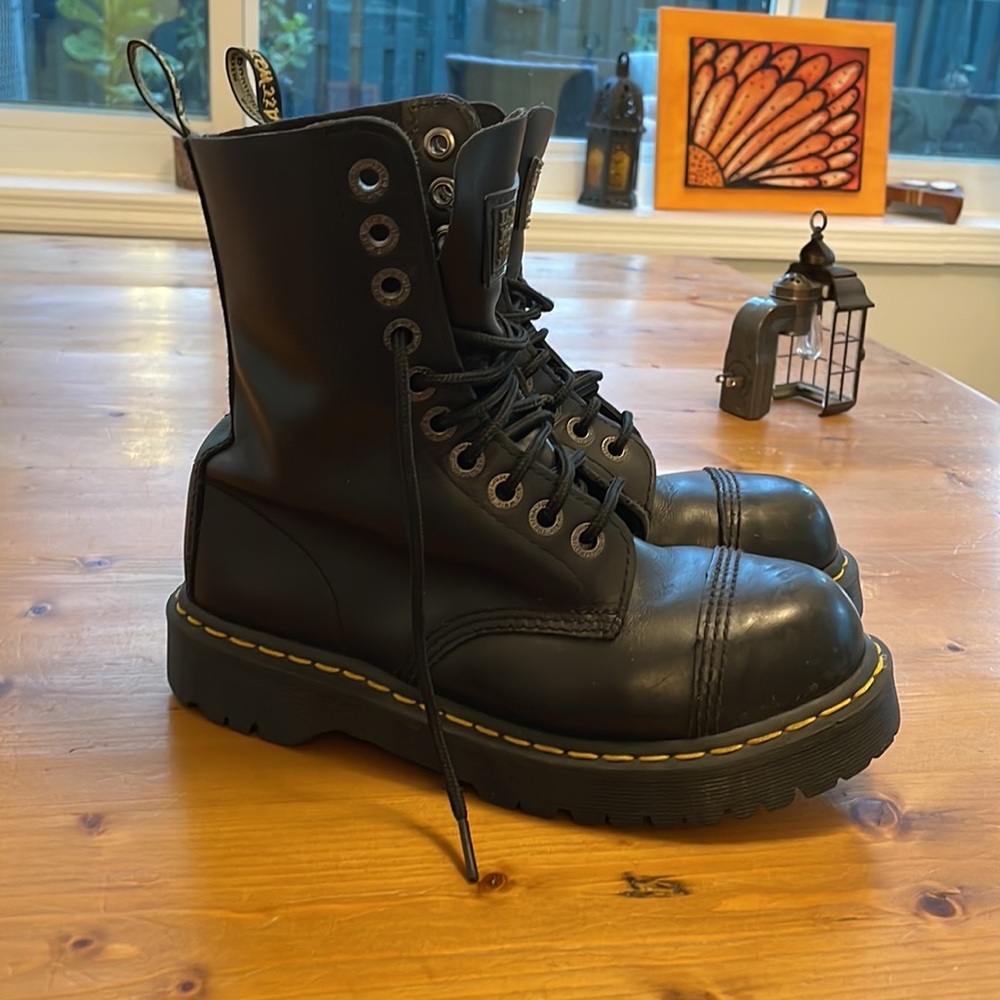 Dr. Martens Airwair